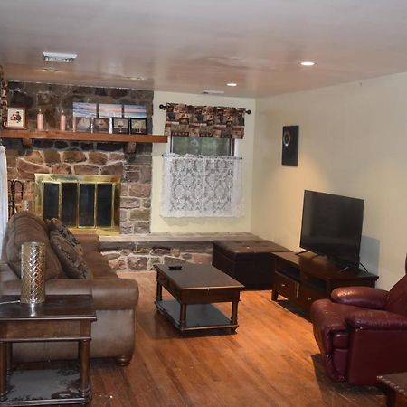 5 Bdr Cabin Game Rm Large Deck Fireplace Firetable Lake Harmony Exteriör bild